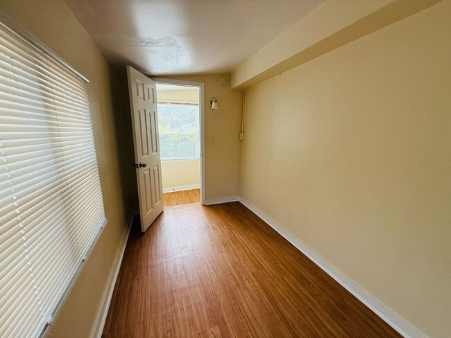 Photo - 320 21st Ave S