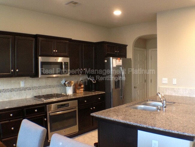 Photo - 1324 Royalty Way