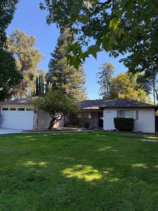 Building Photo - Spacious Waverly Park Home
