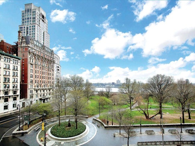 The Chatsworth - The Chatsworth Apartments