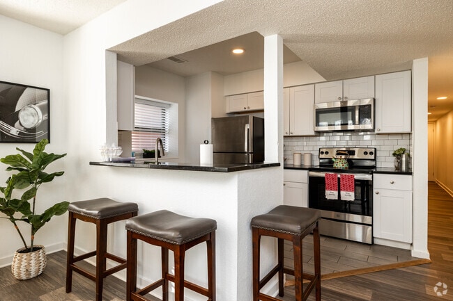 2BR, 1BA - 850SF - Kitchen