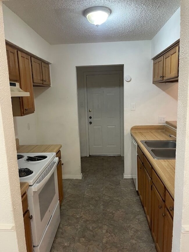 Photo - 716 Woodland Ct