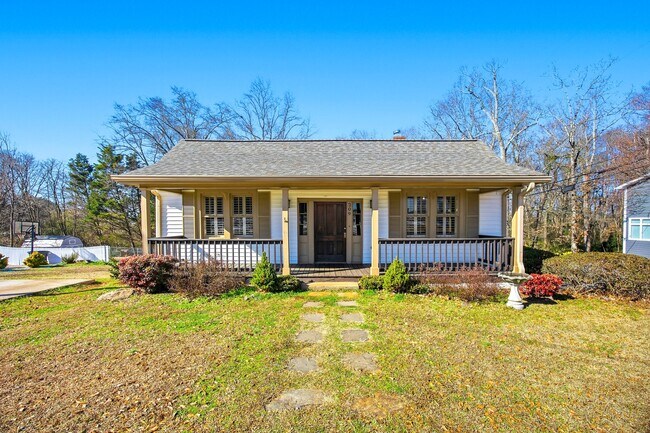 Building Photo - 209 W Shadburn Ave