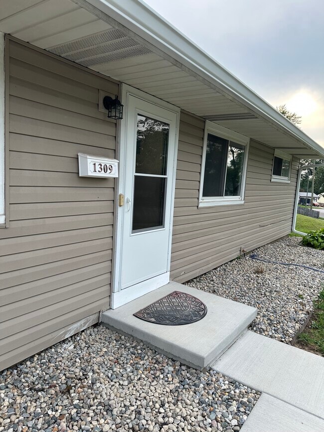 Back of house - 1309 Hedgewood Dr