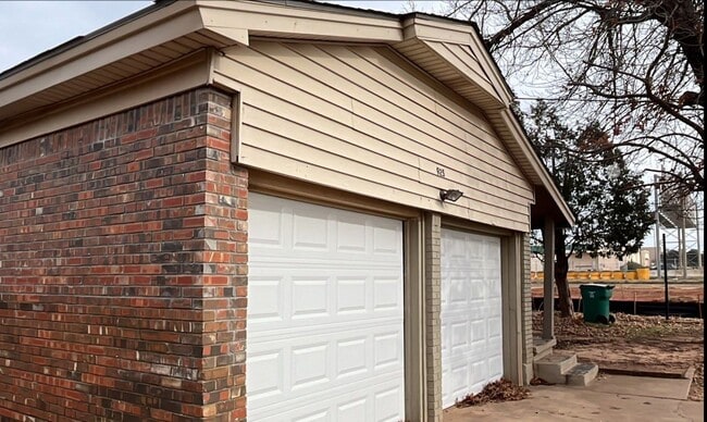 Photo - 3 bedroom 2 bath - SE 70th and I-35