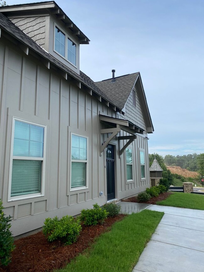 Photo - Spacious 3 Bedroom Home with Primary Suite on Main Level