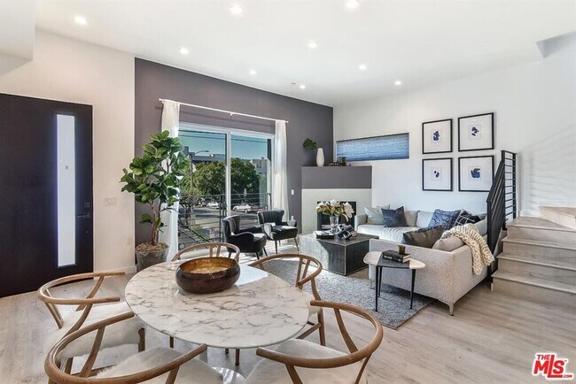 Photo - 1002 N Hudson Ave Unit 4