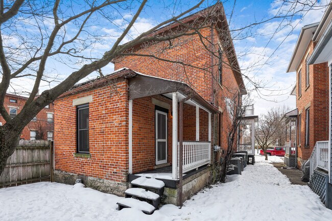 Backyard/Porch - 68 E Hubbard Ave