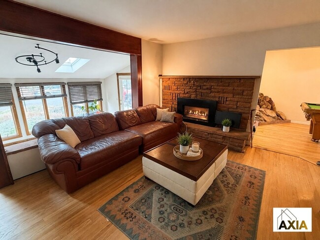 Photo - 5BD/3BA in Martin Acres w/a Backyard Oasis!