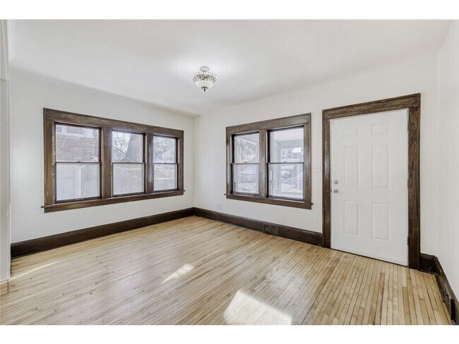 Photo - 1683 Minnehaha Ave E