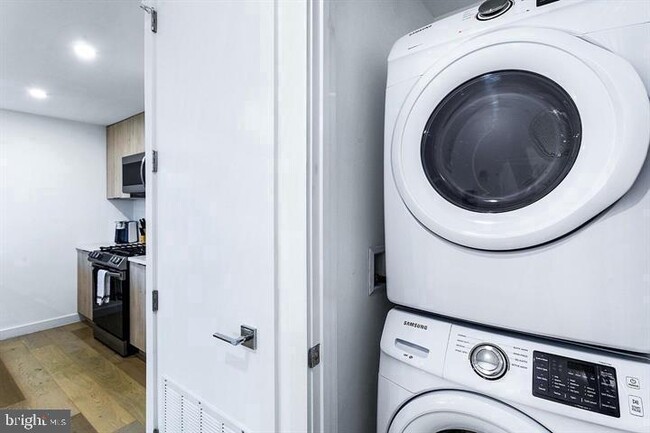 Photo - 1806 I St NE Unit 7