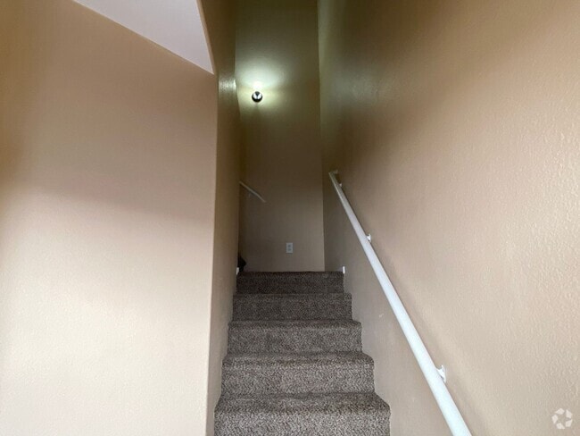 Building Photo - 2 bed townhome in Henderson