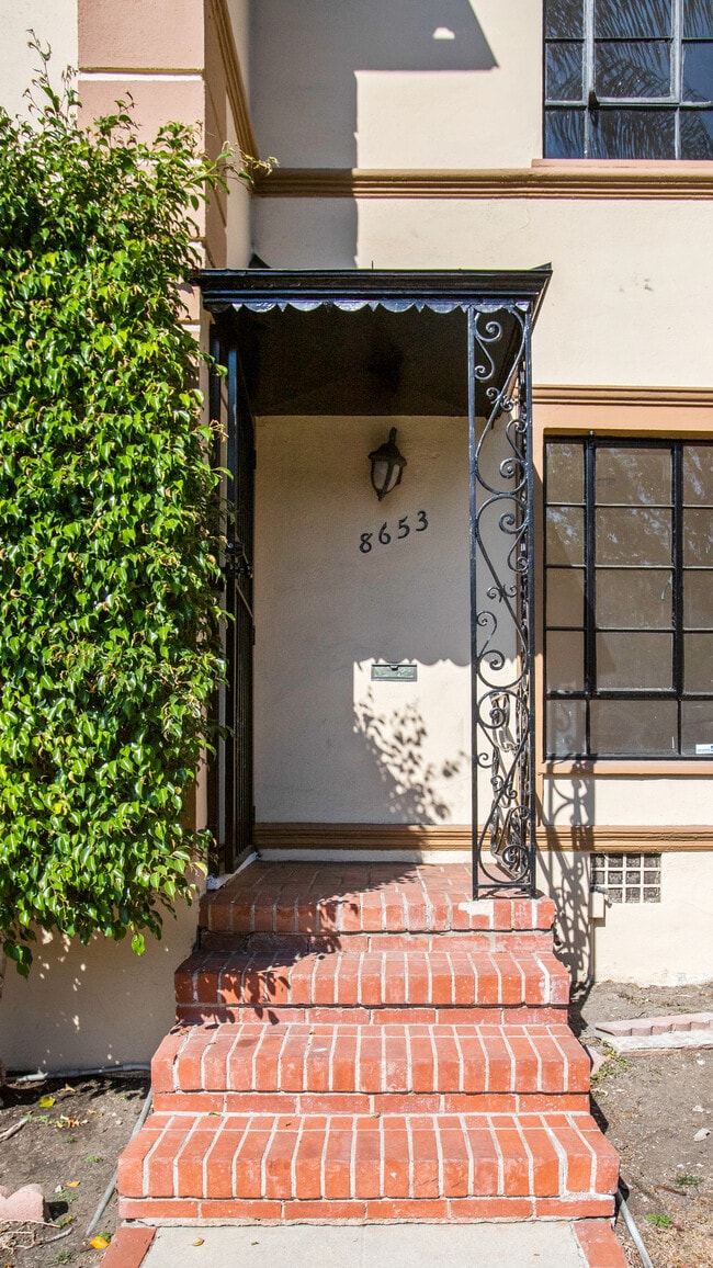 Building Photo - 8653 W Olympic Blvd Unit 8653 Olympic Blvd. Rental