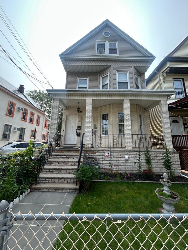 Building Photo - 581 Monroe Ave Rental