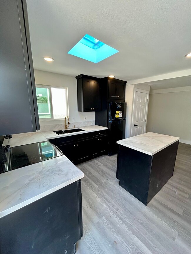 4776-4778 1/2 Castle Avenue  - 4774
