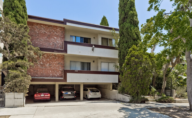 Building Photo - Primetime Brentwood Rental