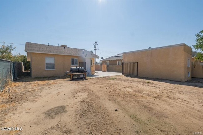 Photo - 2725 Desert St
