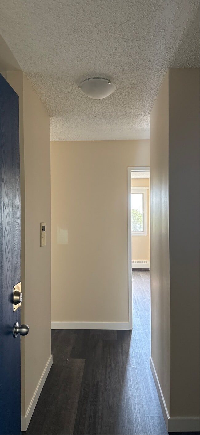 Building Photo - 5310-5346 46 St Unit WB-1304