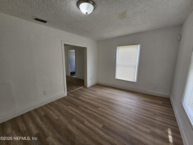 Photo - 2009 Almeda St