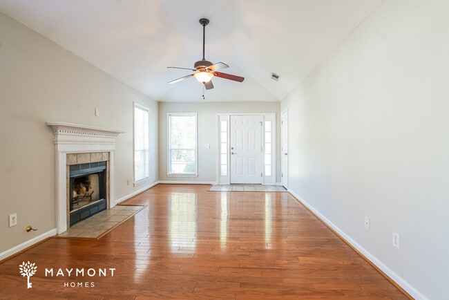 Photo - 376 Walker Way