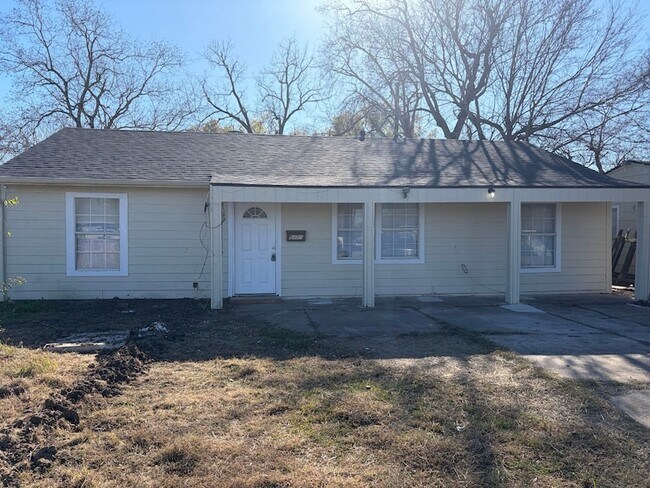 Photo - 5406 Lyndhurst Dr