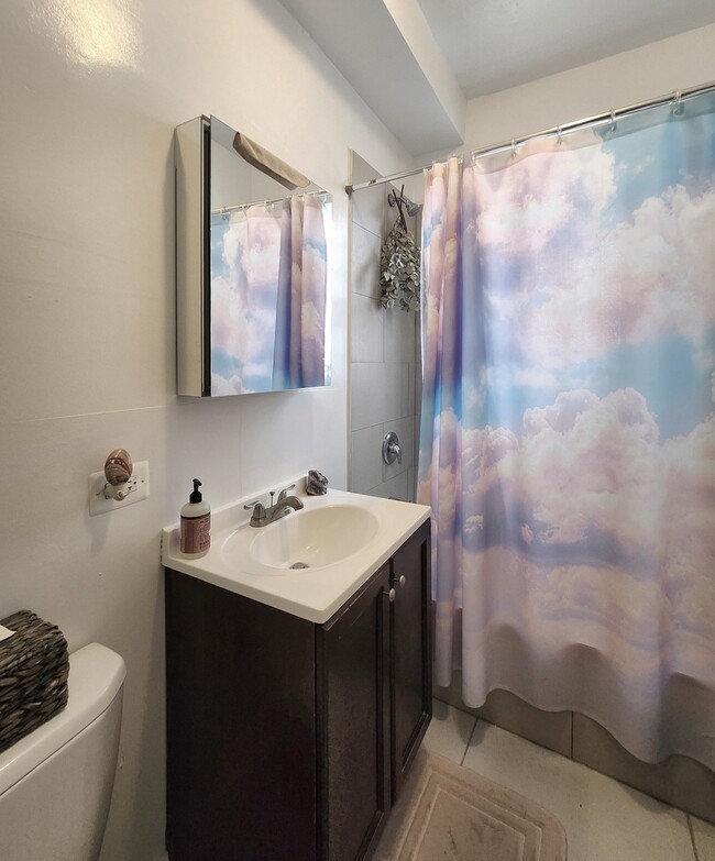 Photo - 4422 N St Louis Ave Unidad 2A