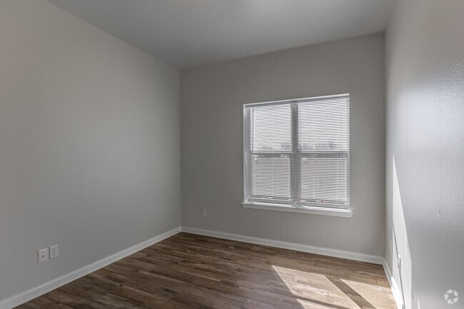 2BR, 2BA - 983SF - Bedroom