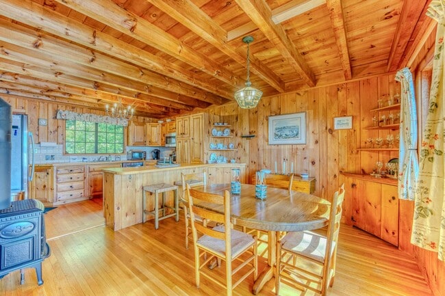 156 Mooney Point Rd