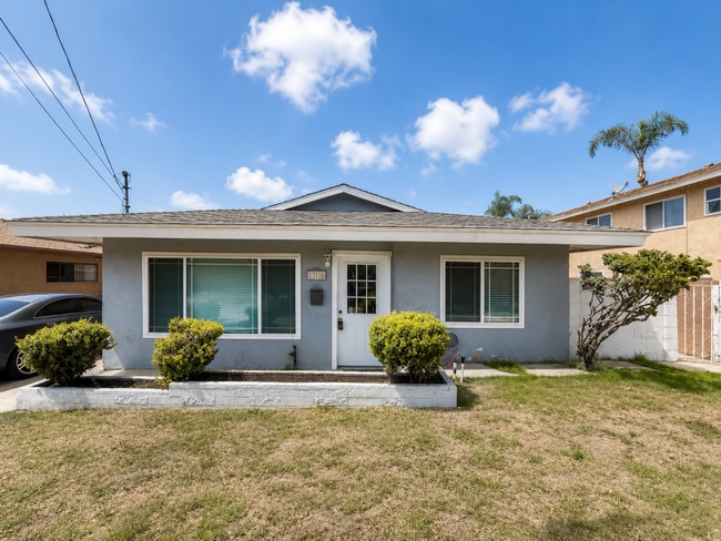 Building Photo - Spacious 3BR / 2BA + Bonus Room Home in Imperial Beach