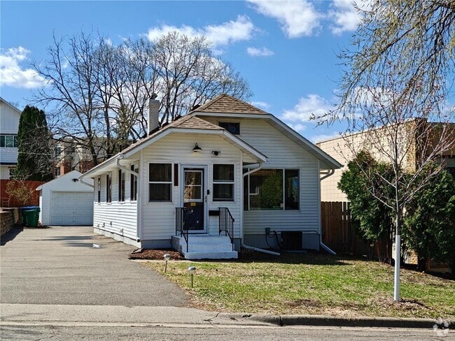 Building Photo - 1332 Jersey Ave S Rental