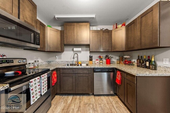 Photo - 1710 Drake Ave