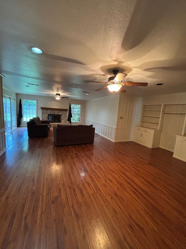 Photo - Beautiful 3 Bedroom Broadmoor Home