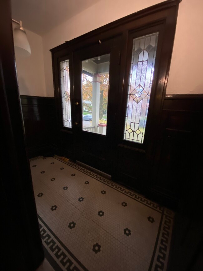 Photo - 208 Lexington Ave Unidad Lower