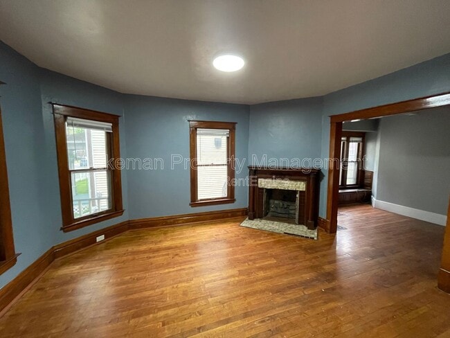 Building Photo - 720 Oak St Unit 1