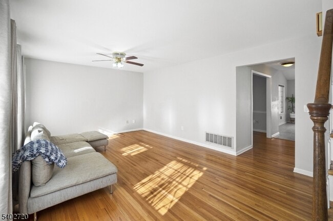 Photo - 6 Hoagland Ct