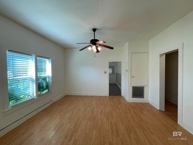 Photo - 207 NW 1st St