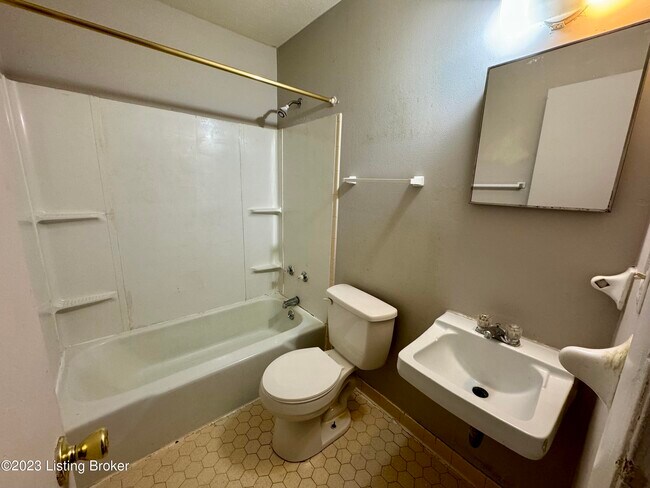 Photo - 6807 Crestview Dr