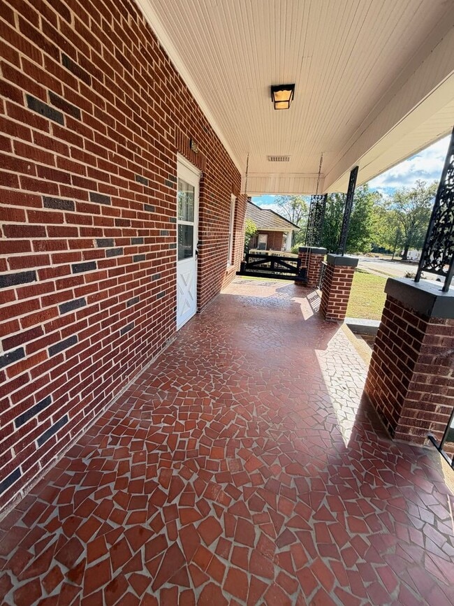 Photo - 205 Saluda St Unit 205 Saluda St