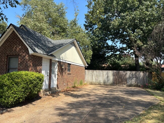 3104 Ingleside Dr