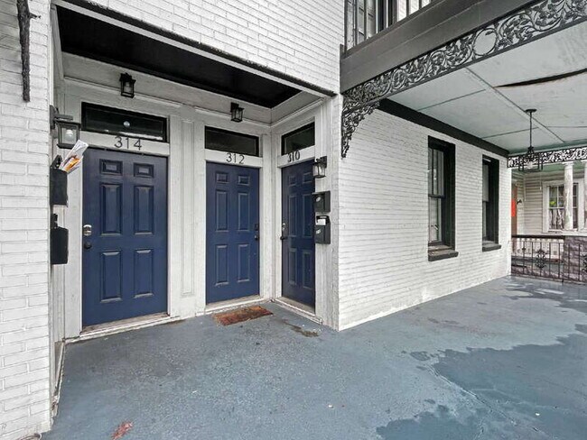 Photo - 310 W 42nd St