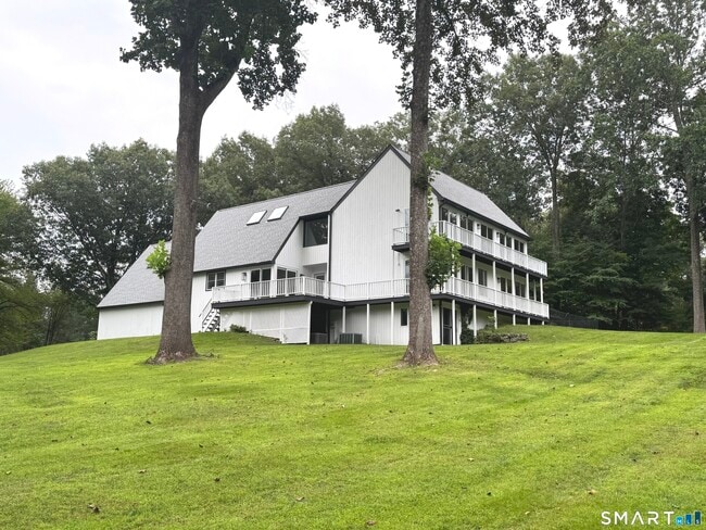 Building Photo - 158 Steep Hill Rd