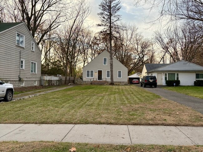 Photo - 19365 Grandview St