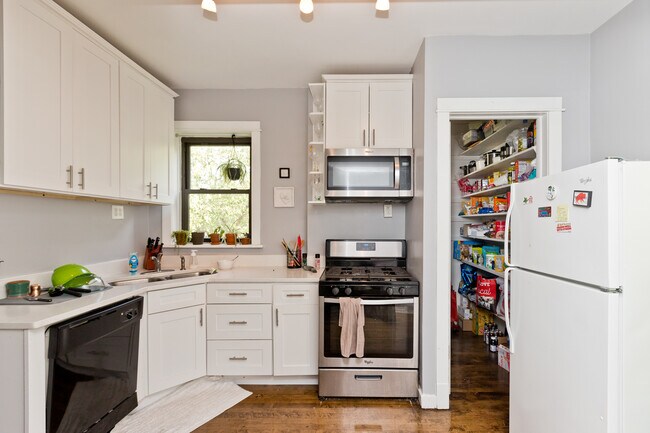 Photo - 3253 N Kenmore Ave Unit 3