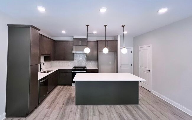 Photo - 2422 Lakeshore Ln