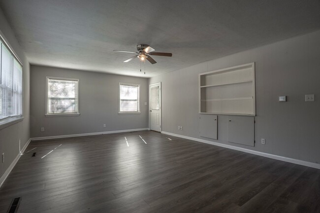 Photo - Charming 4 bedroom, 2 bathroom home located in Fayetteville, AR