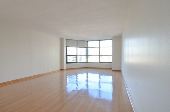 Photo - 405 N Wabash Ave