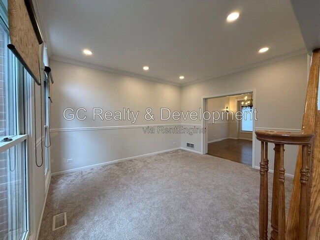 Photo - 882 Clarendon Ln