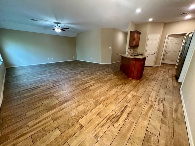 Photo - 601 Ridge Point Dr