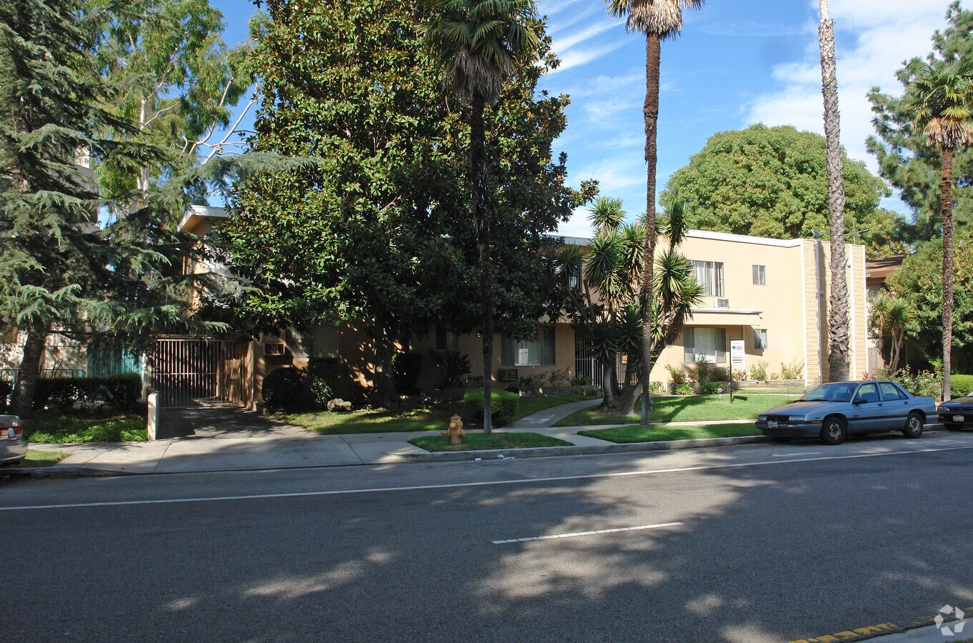 14341 Chandler Blvd - 14341 Chandler Blvd Apartments