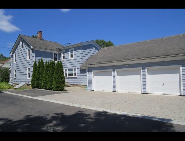 Building Photo - 125 Bowman Dr Unit A.